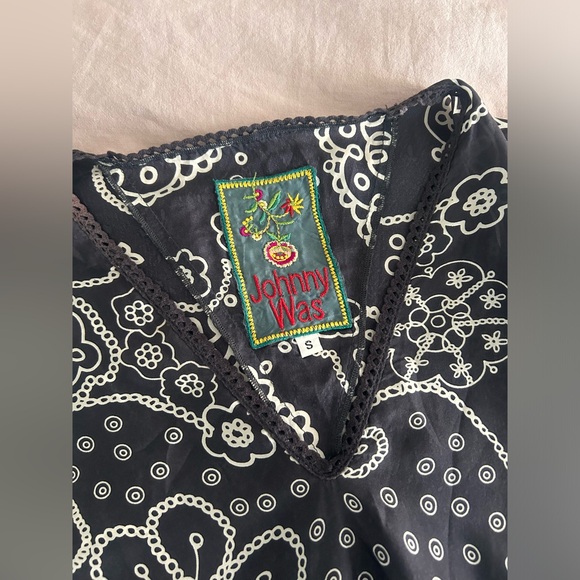 Johnny Was 100% silk blouse with embroidery worn 2-3 times. Size small. Sheer. - Picture 3 of 4